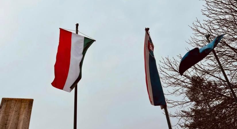A felvidéki Gútán a magyar zászló is leng az 1848-49-es forradalom évfordulóján – Képekkel
