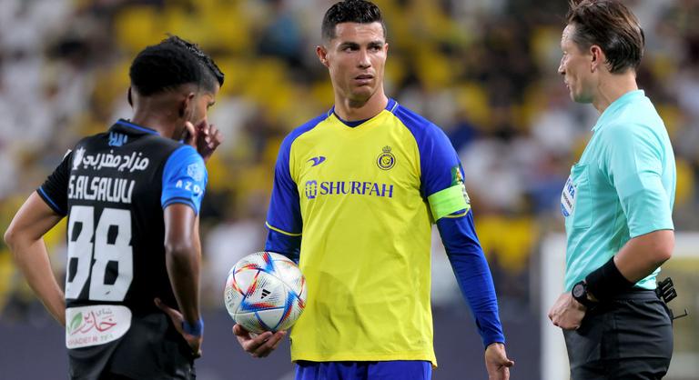 Cristiano Ronaldo sárgát kapott, majd anyázta a bírót