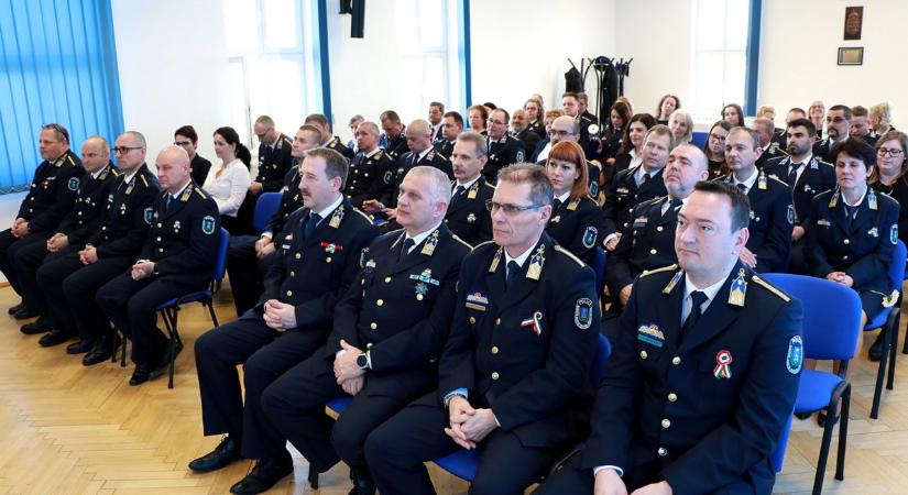 Baranyai rendőröket tüntettek ki a nemzeti ünnep alkalmából