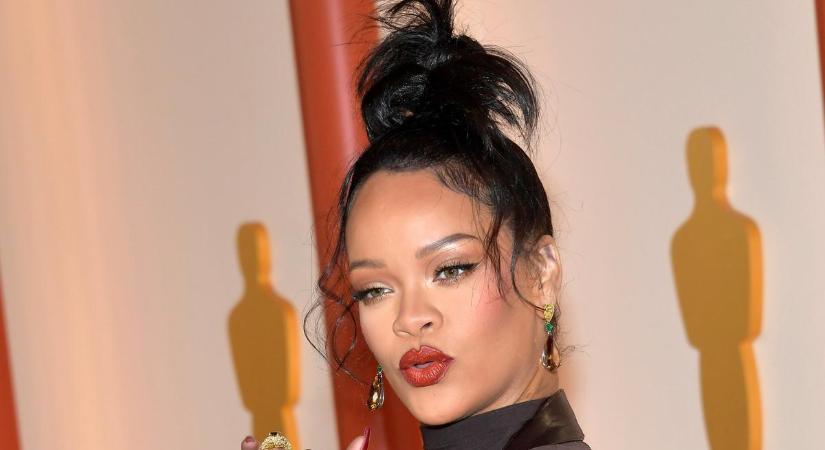Élni tudni kell: Rihanna egy több mint 653 millió forintot érő hasláncban bulizott az Oscar-gála után – fotó