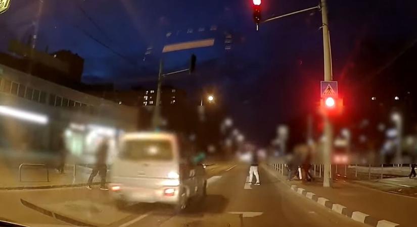 Az Üllői úton is majdnem tömeggázolás történt - vérfagyasztó videó