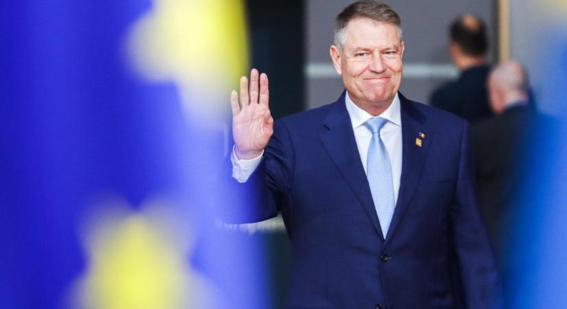Titkos, milyen magáncég repteti a román államfőt