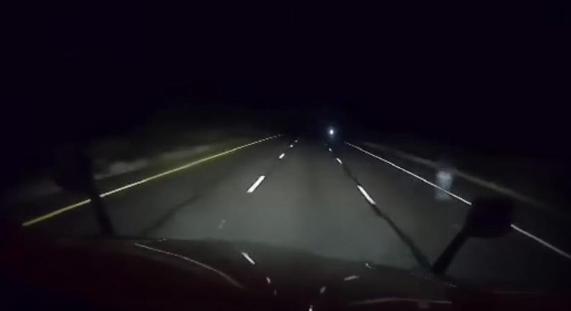 „Kísértetet” vett videóra egy kamionos fedélzeti kamerája Arizonában