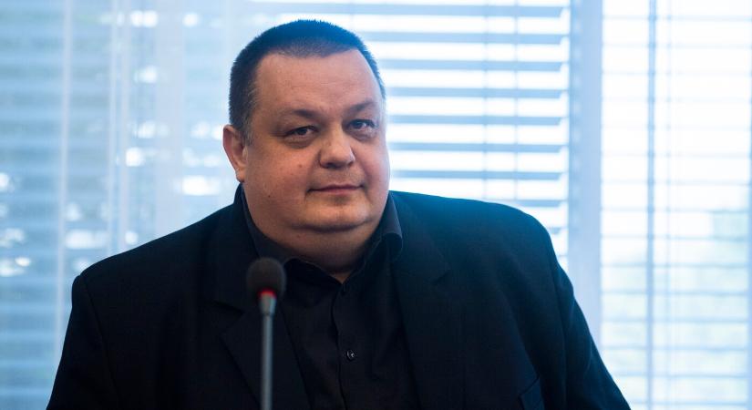 Hétfőtől megszűnik a karantén, de Mikas egy valamire figyelmeztet!
