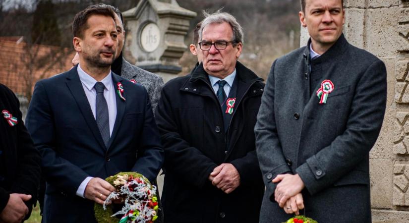Menczer Tamás: A kormány az azonnali béke pártján áll