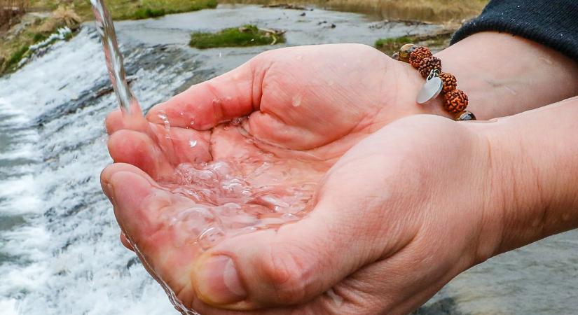 Az elérhető tiszta víz fontosságára hívják fel a figyelmet