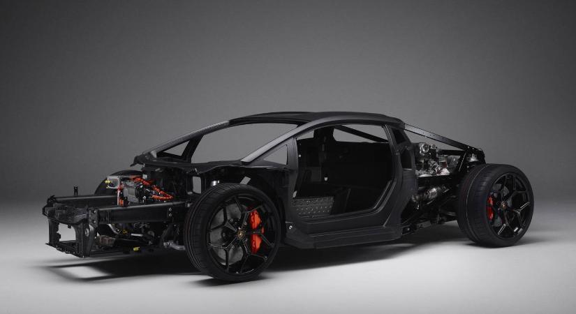A Lamborghini megcsinálta az utcai karbon gyűrődési zónát