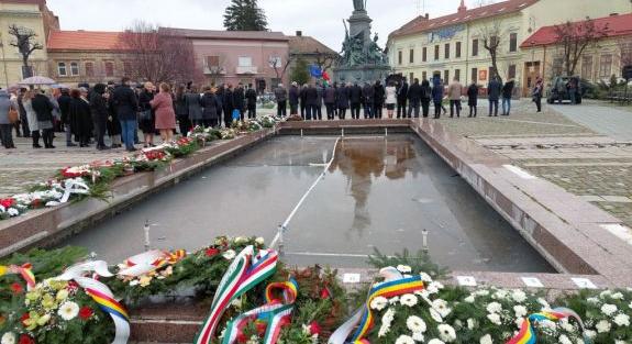 Megemlékezés Aradon: a márciusi ifjak tenni akarása legyen példa a ma emberének