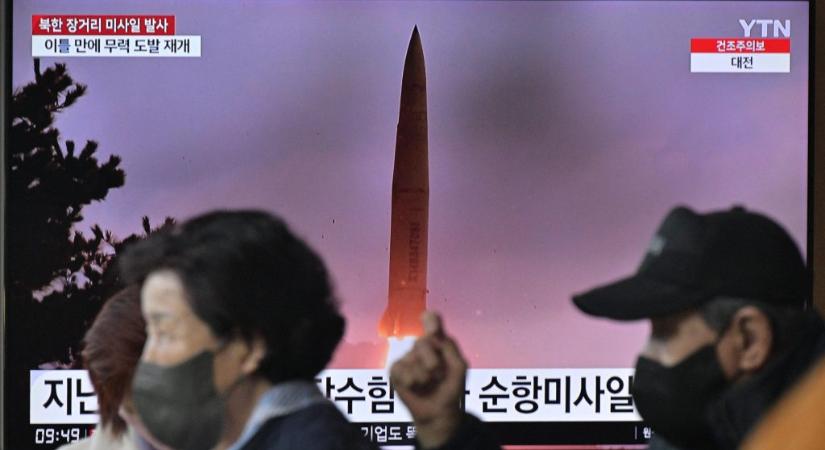 Észak-Korea ballisztikus rakétával köszöntötte a dél-koreai elnök tokiói útját