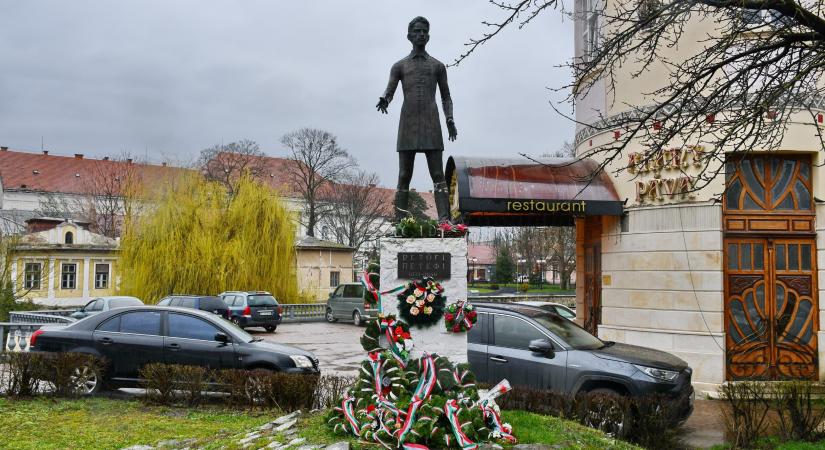 Csendes főhajtással méltatták március 15-ét Beregszászban