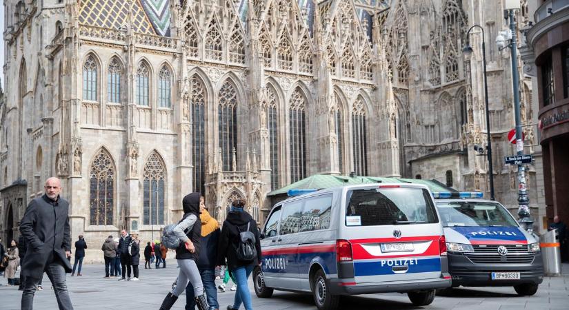 Bécsi terrorveszély - ellepték a belváros utcáit a rendőrök - az istentiszteleteket megtartják - helyszíni beszámoló