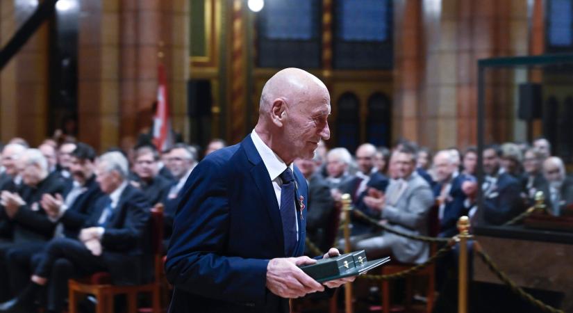 Hatalmas elismerést kapott: CT-vizsgálatról szaladt a Parlamentbe a rákkal diagnosztizált Reviczky Gábor