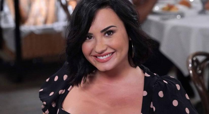 Az énekesnő 27 kilós fogyása után hasvillantós szettet húzott: ennek köszönheti átalakulását Demi Lovato