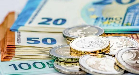 Pénzügyminiszter: jó lenne előre hozni az euró bevezetésének határidejét