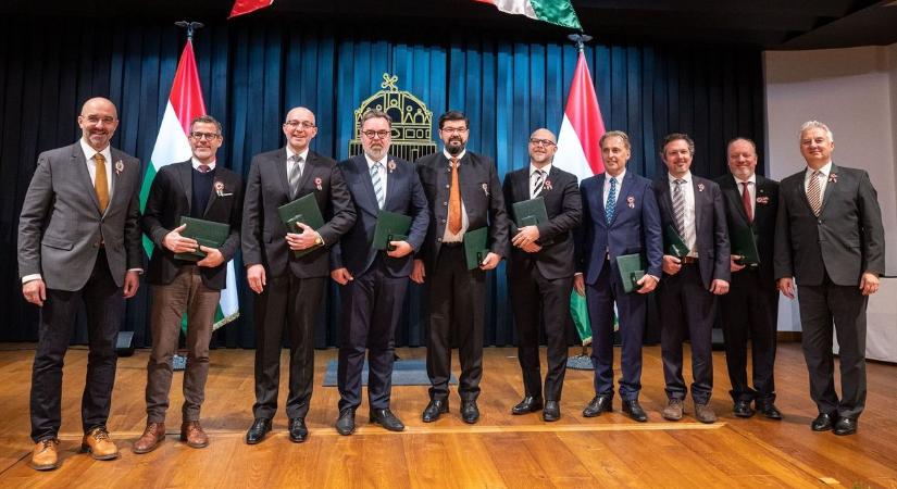 Pálinkás Róbert és dr. Iglódi Endre is a kitüntetettek között