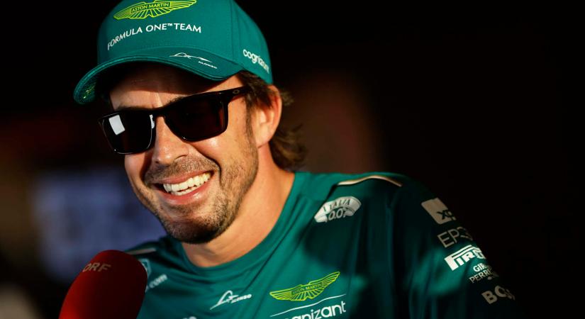 Alonso tagadja, hogy a Red Bullt másolták: Az Aston Martin autója teljesen más!