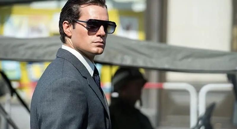 Megérkezett az első kép Guy Ritchie Henry Cavill főszereplésével forgatott háborús filmjéhez