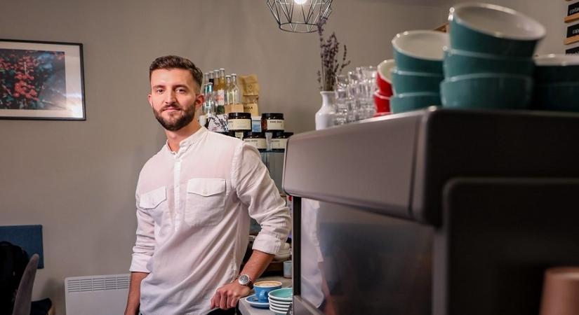 Vámtisztből lett kávézótulajdonos: karrierváltás podcastunkban Iflinger Zsolt