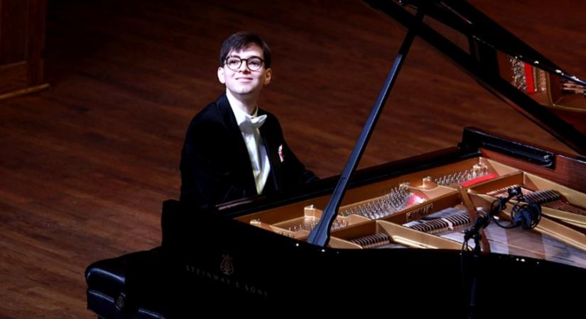 Nagy sikert aratott Kanadában Boros Misi, a virtuóz pécsi zongoraművész