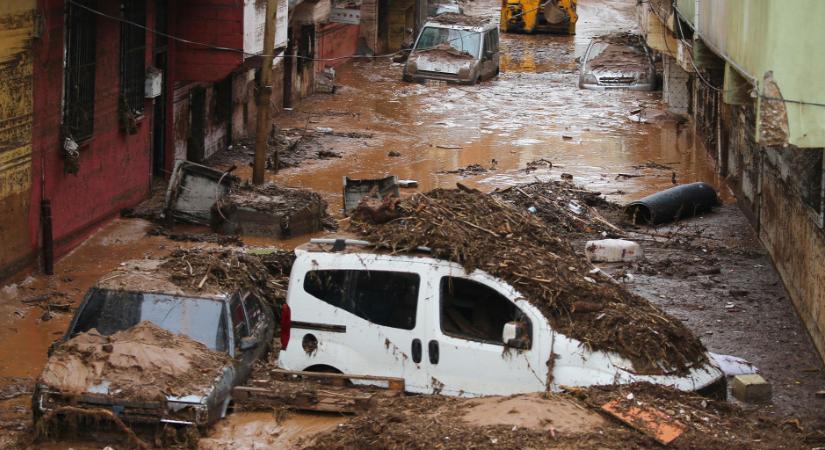 Súlyos károkat okoztak a szerdai, pusztító törökországi áradások