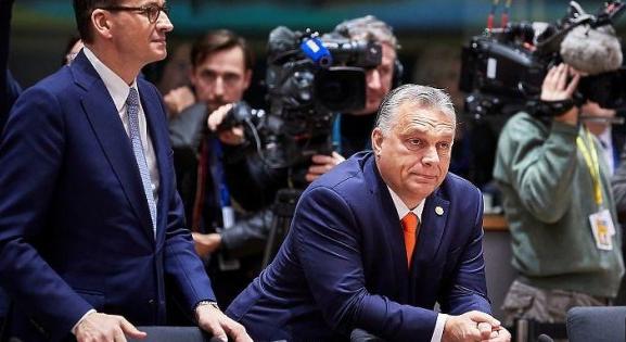 Visegrádi Négyek: Orbán Viktornak is üzent a lengyel kormányfő