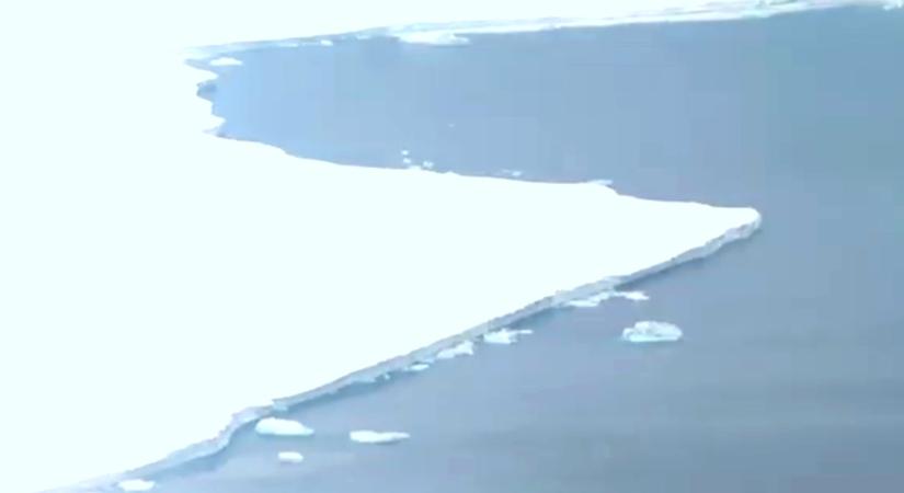 Először filmezték le a világ egyik legnagyobb jéghegyét