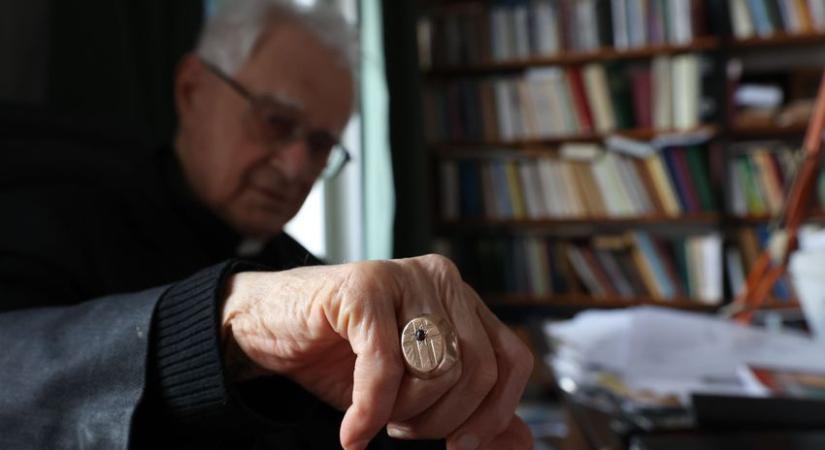 Kétszer is ellopták a megyéspüspök rubinköves aranygyűrűjét