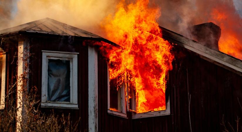 Berendezési tárgyak lángoltak egy kenderesi házban