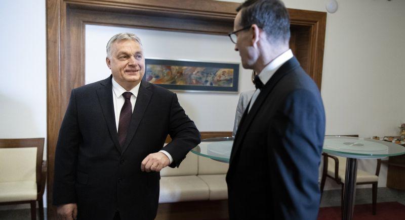 Erősen célozgatott valamire az Orbán Viktornak üzenő lengyel kormányfő