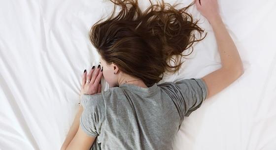 Napi tudomány: az emberek kétharmada nem alszik eleget