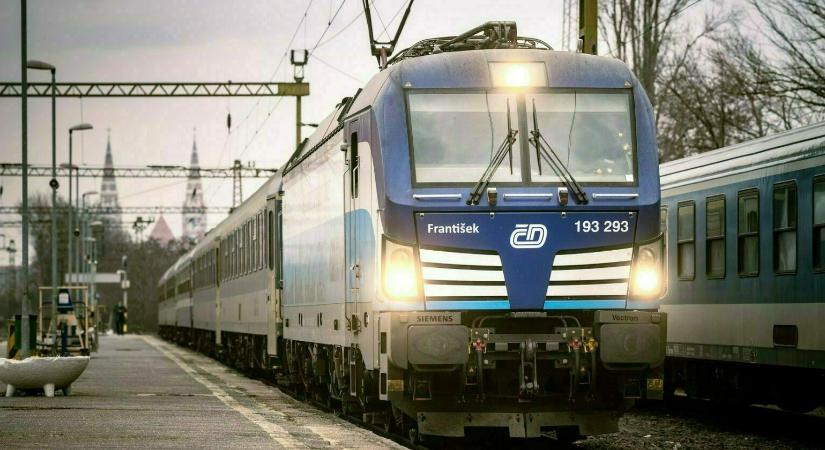 Tűzoltás miatt késések várhatóak a Budapest-Cegléd-Szeged vasútvonalon