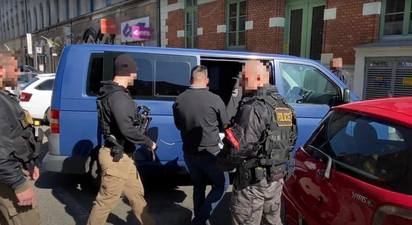 35 lopással gyanúsított szlovák férfit fogtak el a szegedi rendőrök