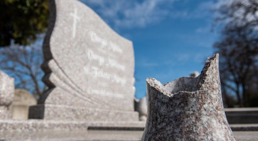 Bosszúból tette? – szétvertek egy síremléket a szedreskerti temetőben
