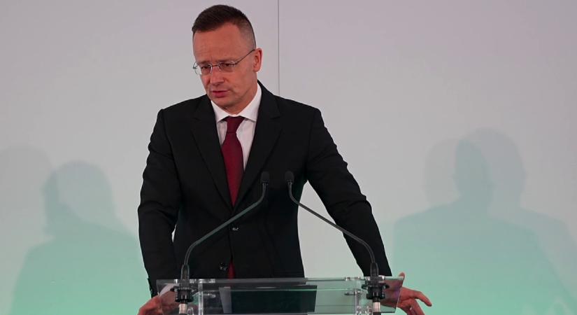 Szijjártó Péter: 500 új munkahely jön létre Dunavecsén
