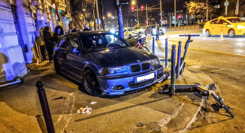 Vérfagyasztó jelenetek a fővárosban: járdára hajtott és gyalogost gázolt egy BMW az Üllői úton