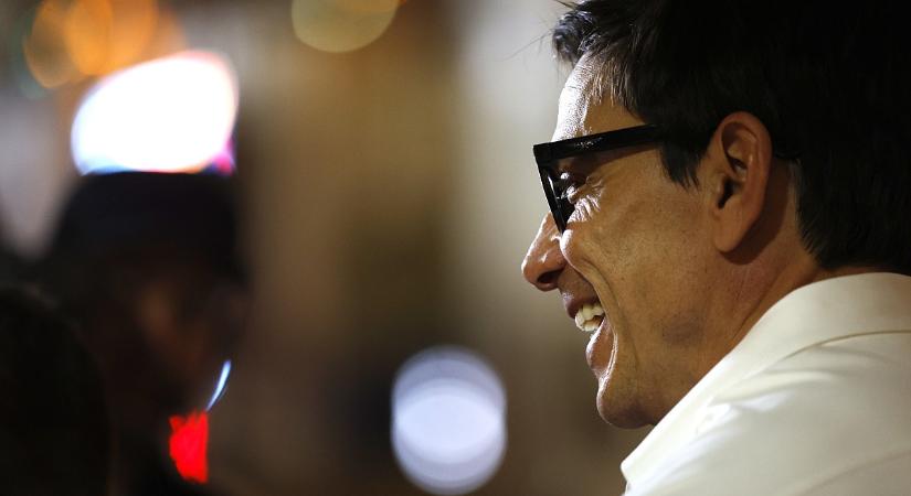 Wolff "nem hibáztatná" Hamiltont, ha más csapatok felé kezdene el nézelődni