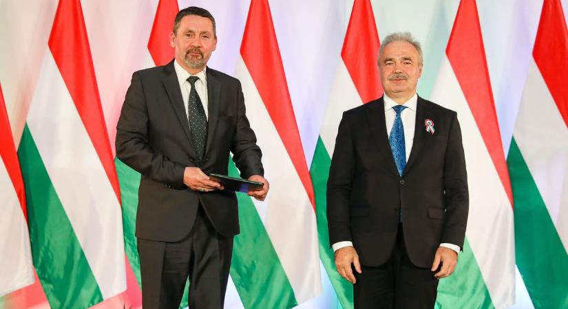 Miniszteri elismerő oklevelet kapott a Csabai Raktárszövetkezet elnöke