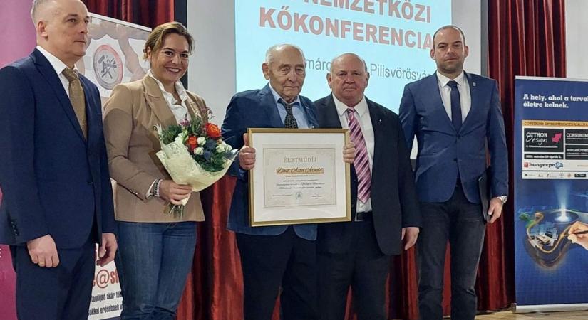 Kőkeményen élnek napjaink világában a kőkonferencia résztvevői
