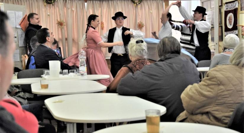 Tavaszi hangulatot teremtettek a Wojtylában – galériával
