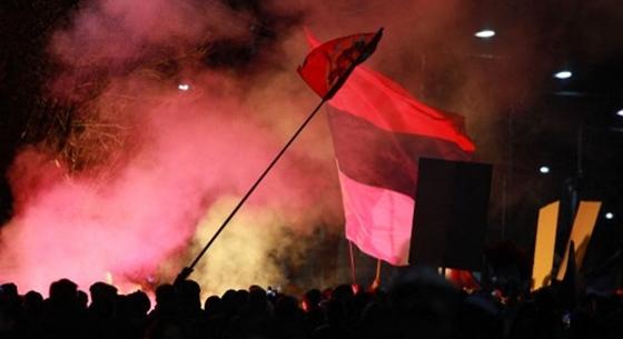 Többezres tüntetés volt Belgrádban, mert nem tetszik nekik a Koszovót érintő francia-német terv