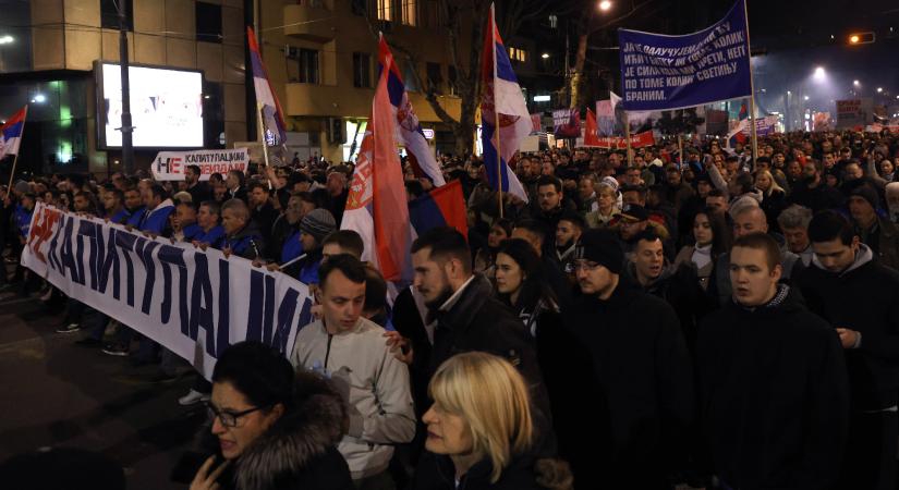 „Nincs megadás” – ezrek vonultak az utcára Belgrádban