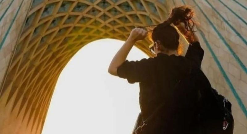 „A forradalom még mindig él”: egyre több iráni nő dacol a hidzsábtörvénnyel
