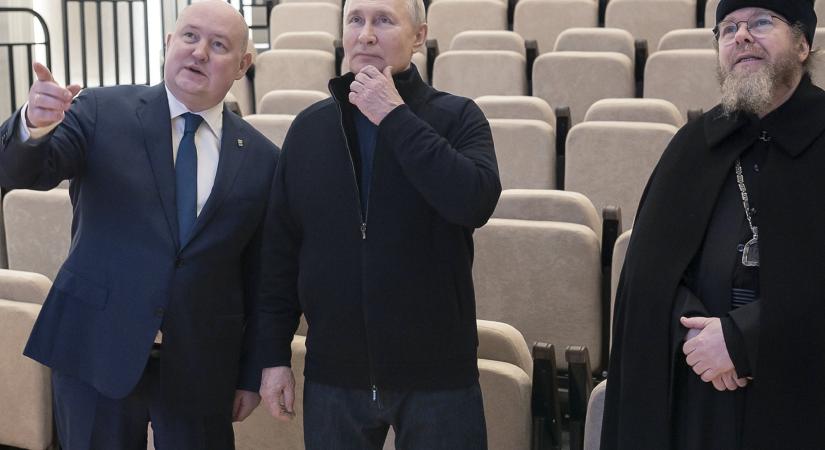 A nemzetközi elfogatóparancs ellenére Putyin a Krímbe látogatott