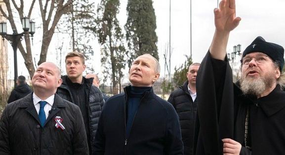 A nap képe: Vlagyimir Putyin, a meglepetésvendég