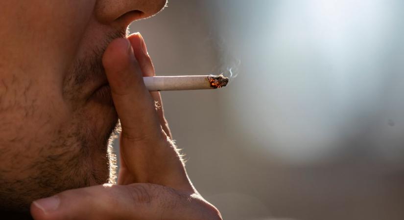 A játszótereken tilos a dohányzás, sokan ezt mégsem veszik figyelembe – bosszankodik olvasónk