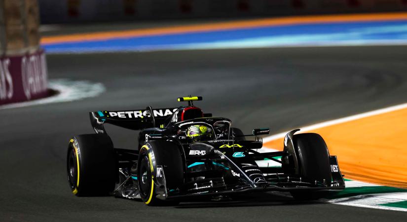 Hamilton: Nem vagyok összhangban az autóval