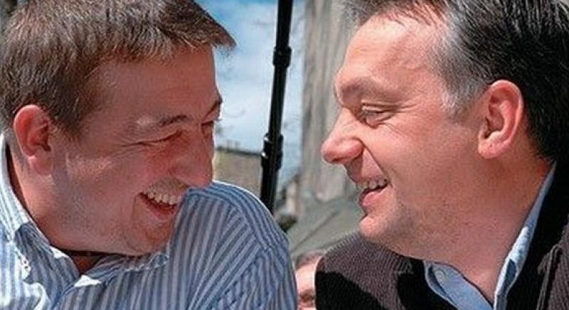 Bayer Zsolt elszabadult: paprikapiros fejjel verte a klaviatúrát, majd megpukkadt mérgében