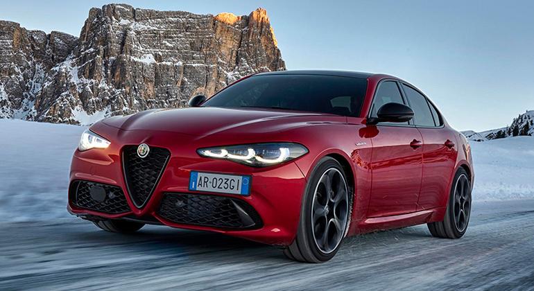A 2025-ös Alfa Romeo Giulia Quadrifoglio egy teljesen elektromos, 1000 lóerős vadállat lehet