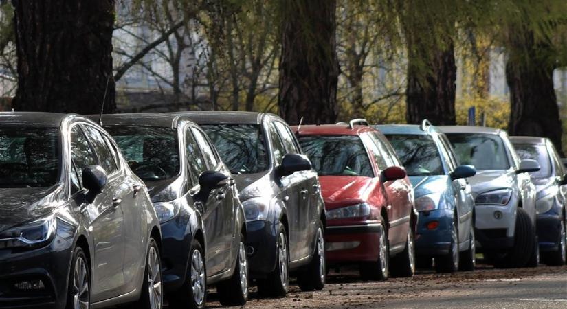 Hétfőtől 10 ezer forintos bírság jár szabálytalan parkolásért a IX. kerületben