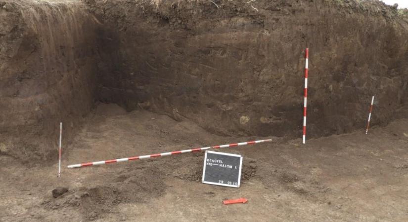 Több mint 4000 éves földpiramist találtak a Nagykunságban